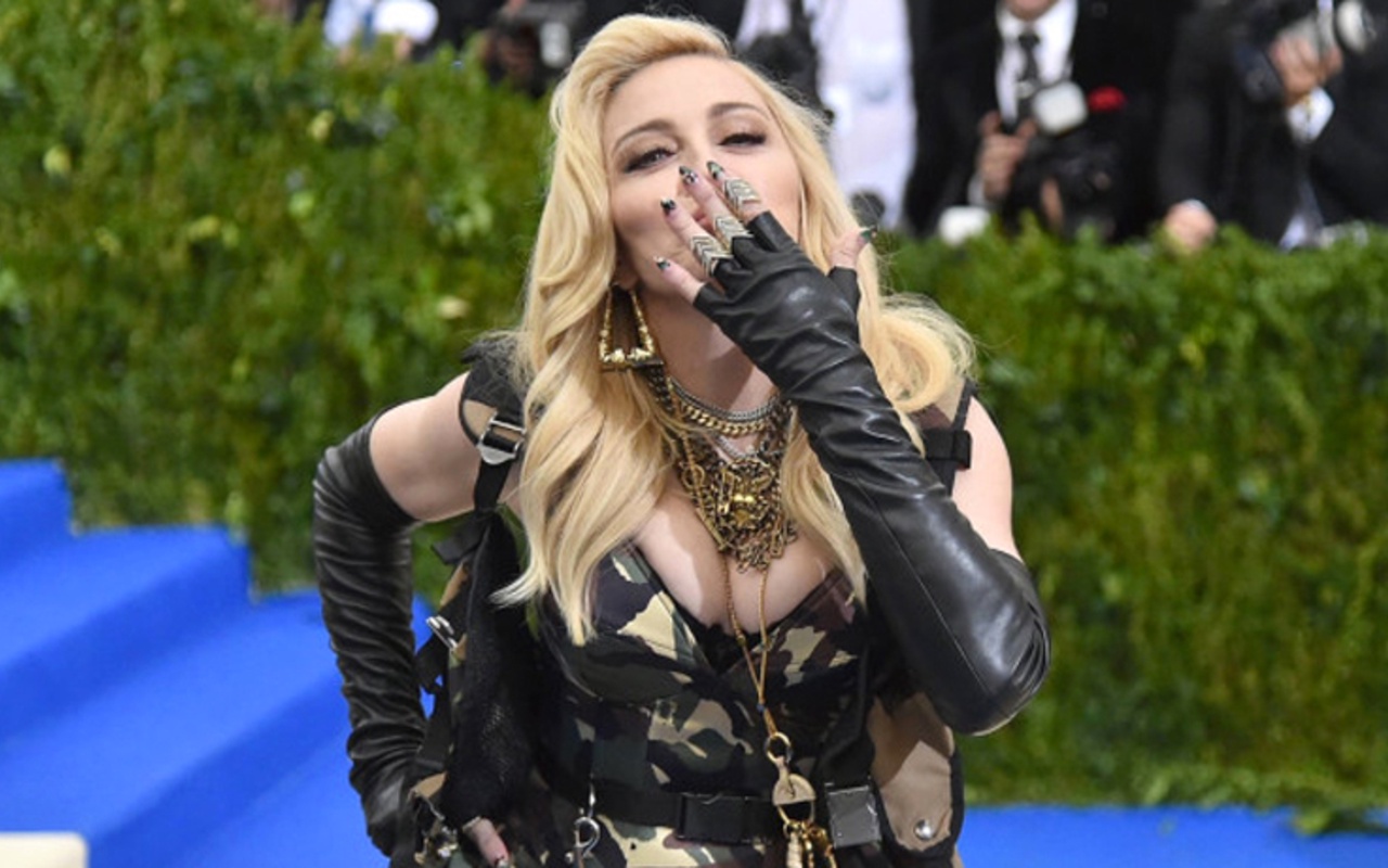 61 yaşındaki Madonna, iç çamaşırsız pozunu paylaştı