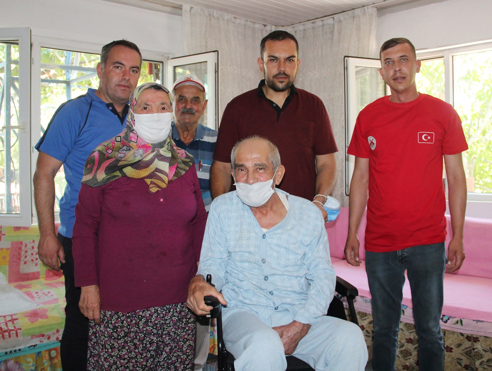 67 yaşındaki Bekir Özkan’a akülü tekerlekli sandalyesi teslim edildi