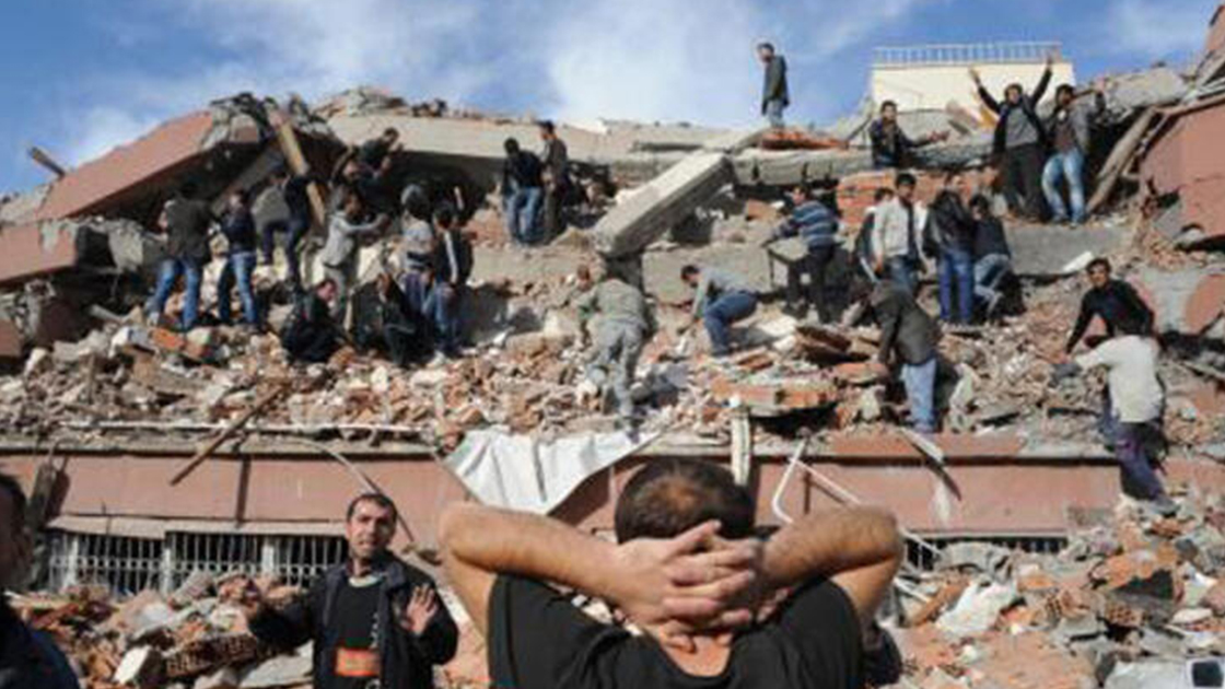 7.3 büyüklüğündeki Van depreminde 39 kişiye mezar olan Sevgi Apartmanı'nın müteahhitlerine beraat