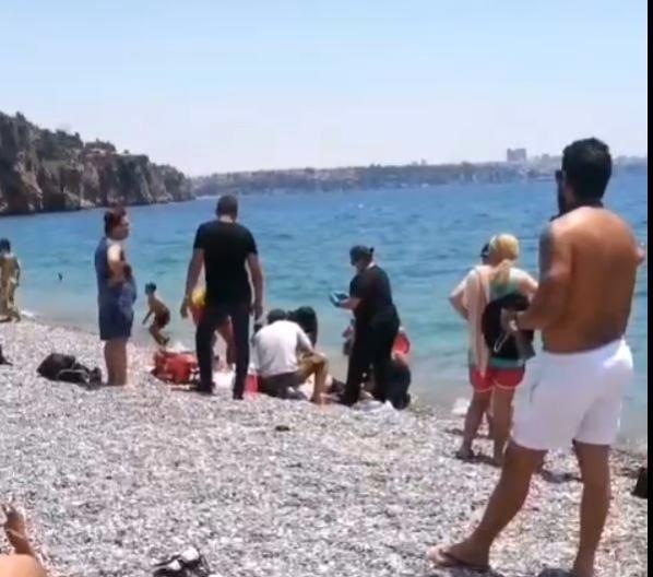70 Yaşındaki kişi Konyaaltı'nda yüzerken boğularak hayatını kaybetti