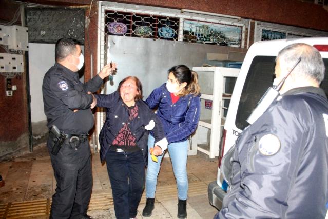 80 yaşındaki adam Kırgızistan uyruklu karısın elinden odaya kendini kilitleyerek kurtuldu