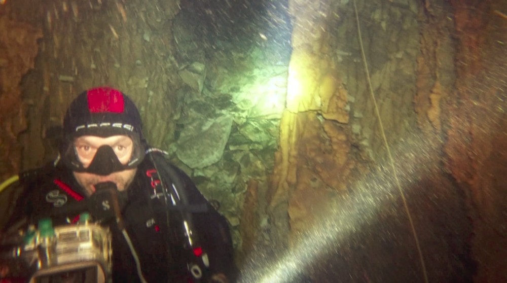 90 metre derinliğe kadar ulaşan Karain Mağaraları, su altı tutkunlarına görsel şölen sunuyor