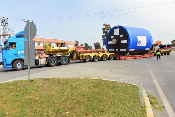 90 tekerlekli TIR, 147.5 tonluk yük 250 kilometre yolculuk