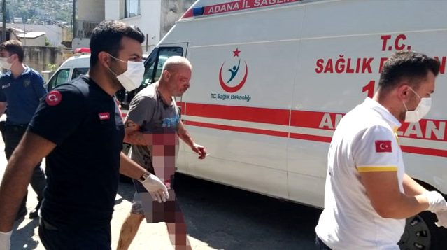 Adana'da bir kadın, tartıştığı amcasını bıçakla yaraladı