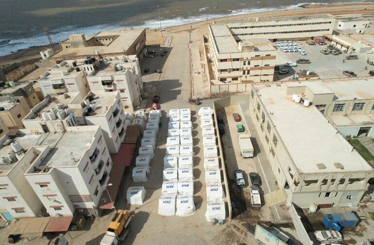 Afetten etkilenen Libyalı kardeşlerimiz için barınma çadırları ve sahra hastanesi kuruldu