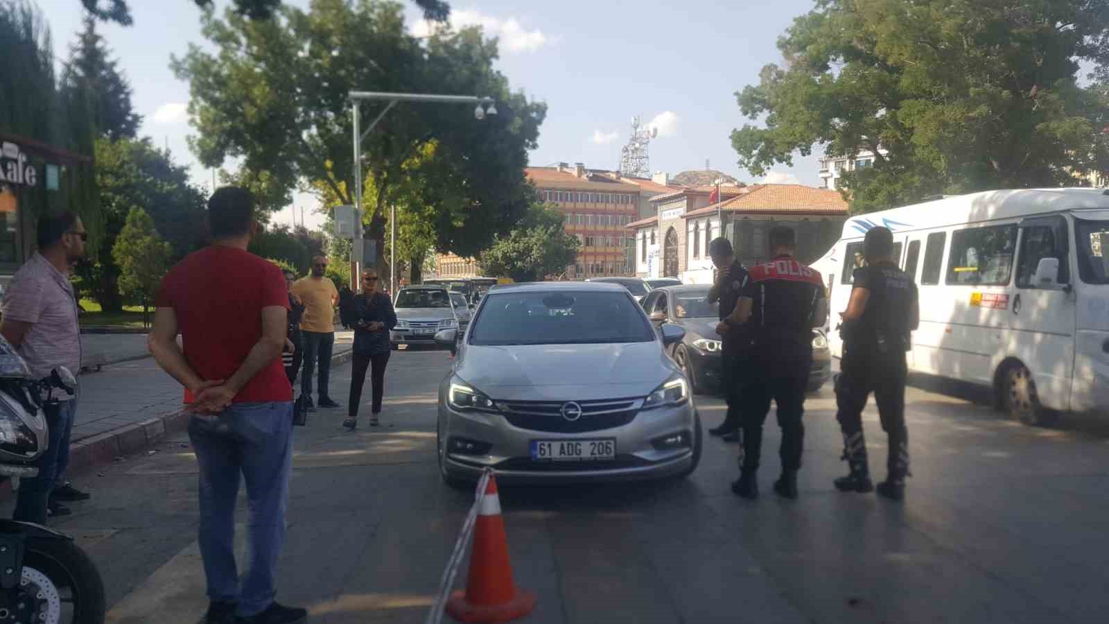 Afyonkarahisar'da Polis Ekipleri Tarafından Asayiş ve Trafik Denetimi Yapıldı