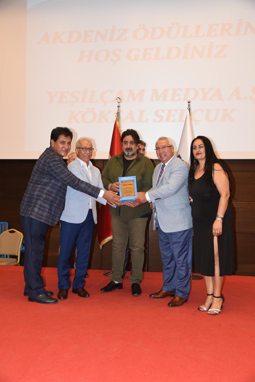 AKDENİZ ÖDÜLLERİ GECESİNDE İÇ ANADOLU EN İYİ HABER MEDYA ÖDÜLÜ ANKARA BÖLGE MEDYA GAZETESİ HALİL TAŞ’A VERİLDİ