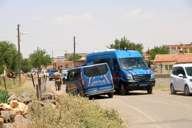 Akrabalar bir arazi için 3 saat çatıştı: 1 ölü, 5 sandalye