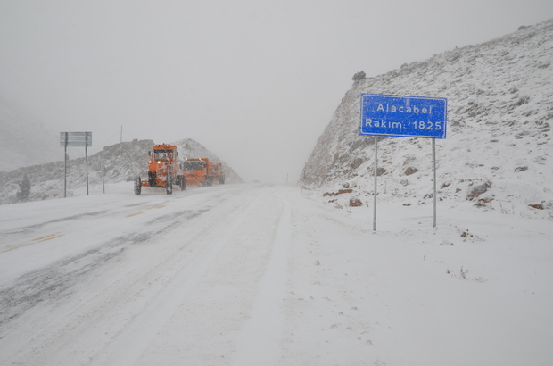 Akseki Seydişehir arasında kar kalınlığı 50 santimetreye ulaştı
