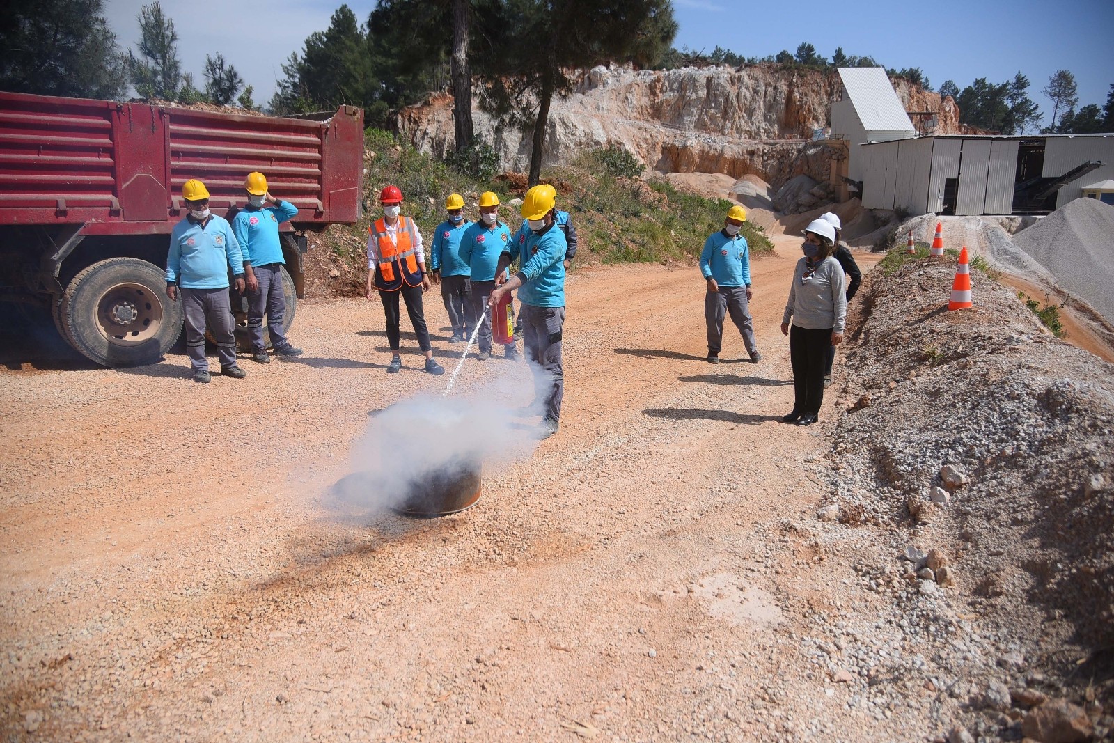 Alanya Belediyesi Acil Durum ekiplerine yönelik “Acil Durum ve Yangın” eğitimi verildi.