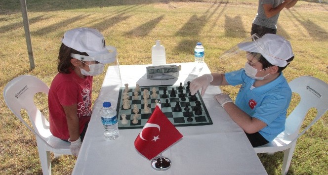 Alanya'da 29 Ekim coşkusu satranç turnuvasıyla başladı