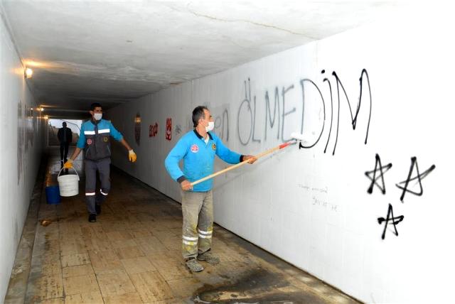 Alanya'da alt geçitlerde yazlık temizlik