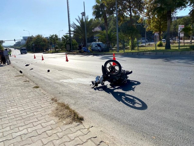 Alanya'da hafif ticari araç ile motosiklet çarpıştı: 1 ölü