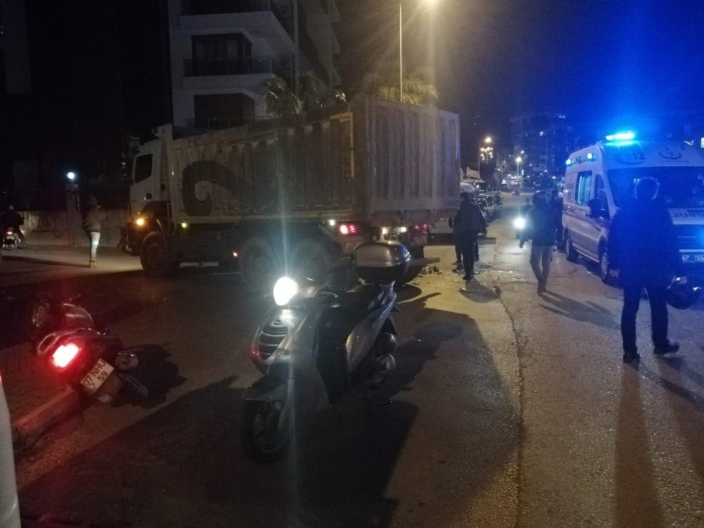 Alanya’da kamyonla motosiklet çarpıştı: 1 ağır yaralı