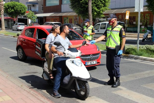 Alanya'da kurallara uymayan sürücülere ceza yağdı