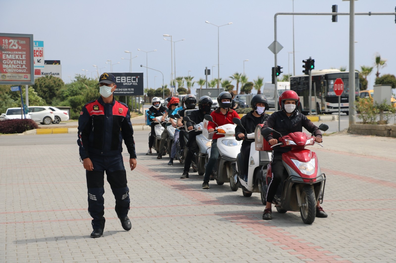 Alanya’da kuryelere ve motosiklet sürücülerine “motosiklet güvenli sürüş” eğitimi verildi