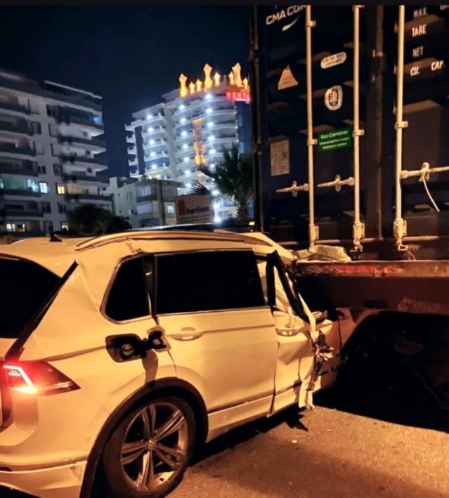 Alanya'da otomobille kamyon çarpıştı: 1 ölü