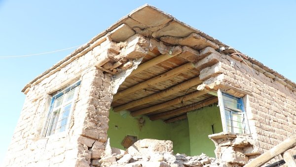 Alanya'da tarihi taş ev çöktü