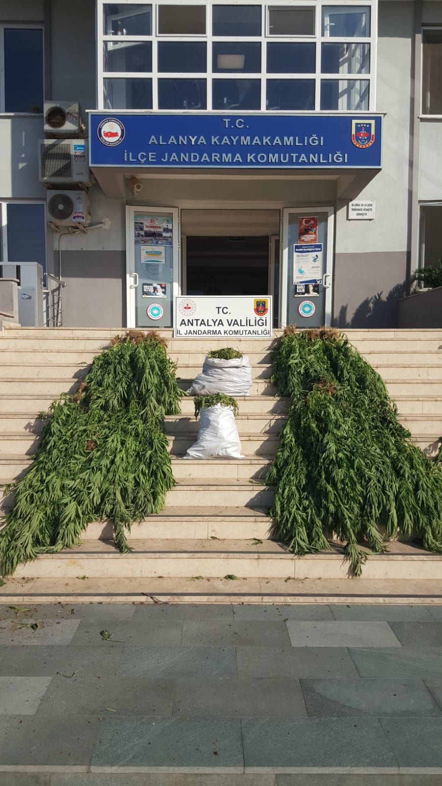 Alanya'da uyuşturucu baskını 