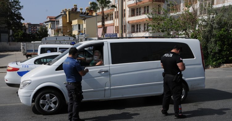 Alanya İlçesi'nde 17 günlük kapanma sürecinin 5. gününde sıkı denetimler ve kontroller sürüyor.