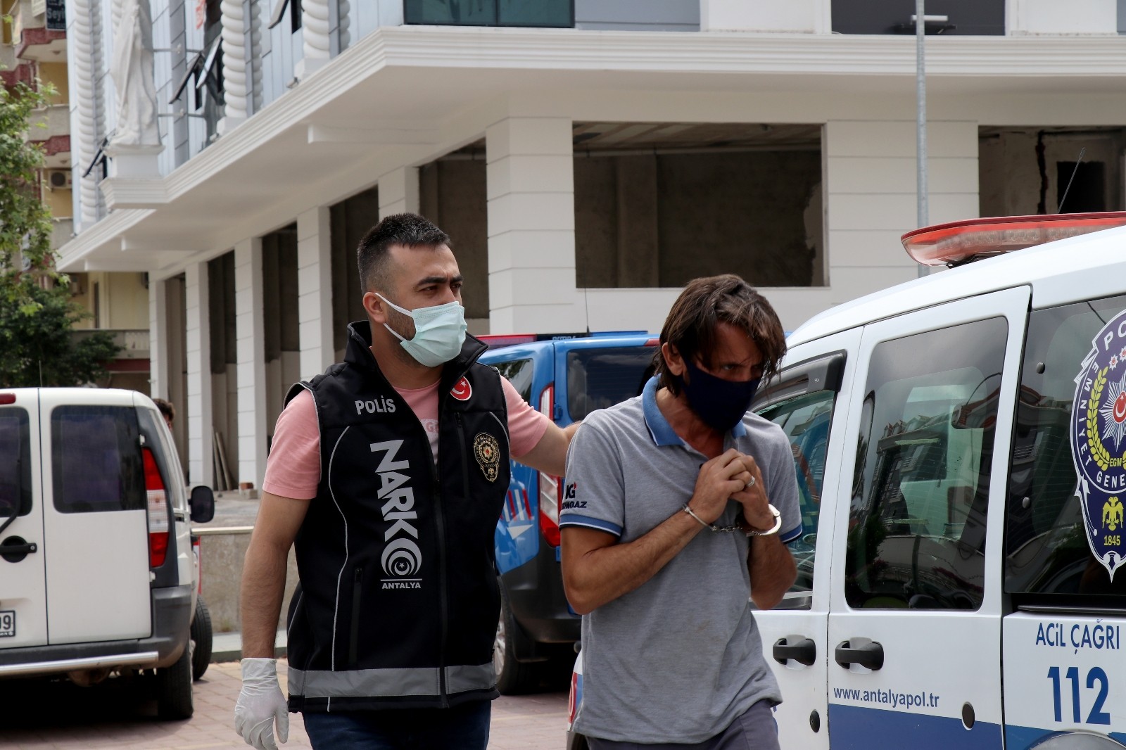 Alanya ilçesinde polis 2 ayrı adrese uyuşturucu Operasyonu düzenledi