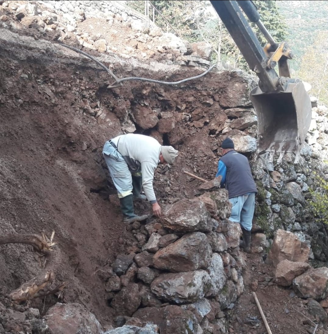 Alanya kırsalında yol bakım çalışmaları devam ediyor