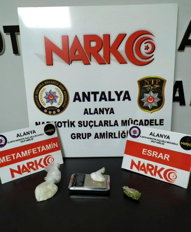 Alanya'ya otomobille uyuşturucu getiren şüpheliler yakalandı