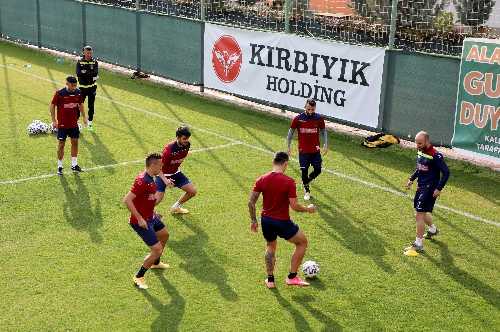 Alanyaspor Göztepe’yi yenerek kötü gidişatı durdurmak istiyor.