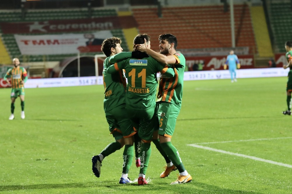 Alanyaspor ligin ilk devresini 10 hafta lider götürdü