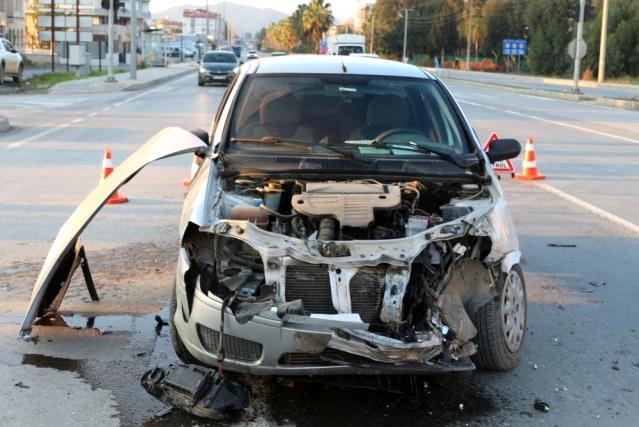 Alkollü sürücü kırmızı ışıkta geçip tankere çarptı