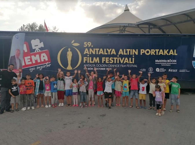 ALTIN PORTAKAL SİNEMA TIRI VATANDAŞLARI BEYAZ PERDEYLE BULUŞTURUYOR