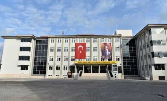 Antalya Akdeniz Sanayi Sitesi Mesleki Ve Teknik Anadolu Lisesi'ne nasıl giderim?