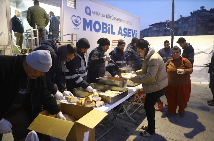 ANTALYA BÜYÜKŞEHİR BELEDİYESİ 10 GÜNDÜR DEPREMZEDELERİN YANINDA