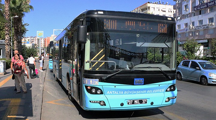 Antalya Büyükşehir Belediyesi, Antalya’da 3 günlük sokağa çıkma yasağında 17 hattın seferde olacağını biildirdi