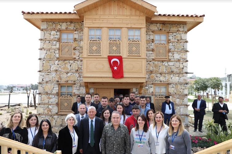 ANTALYA BÜYÜKŞEHİR BELEDİYESİ ÖDÜLE DOYMUYOR