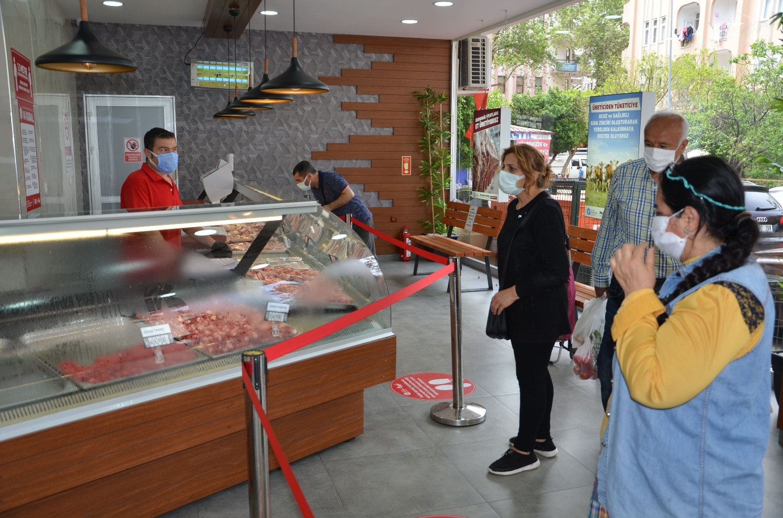 Antalya Büyükşehir Belediyesi tarafından 6 Mayıs 2020 tarihinde hizmete açılan Alanya Halk Et Satış Mağazasından bir yılda 41 bin vatandaşa 63 bin kg et satışı gerçekleşti.