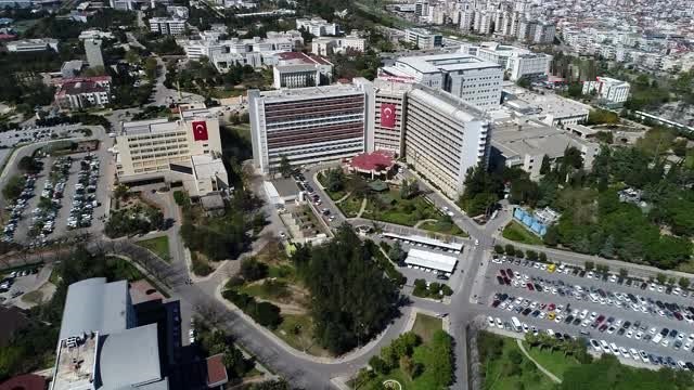 Antalya'da 11 bin sağlık çalışanı görevde, 1200 yoğun bakım var
