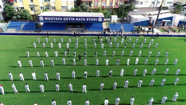  Antalya'da 250 kişilik yıkanabilir maske dağıtım ordusu