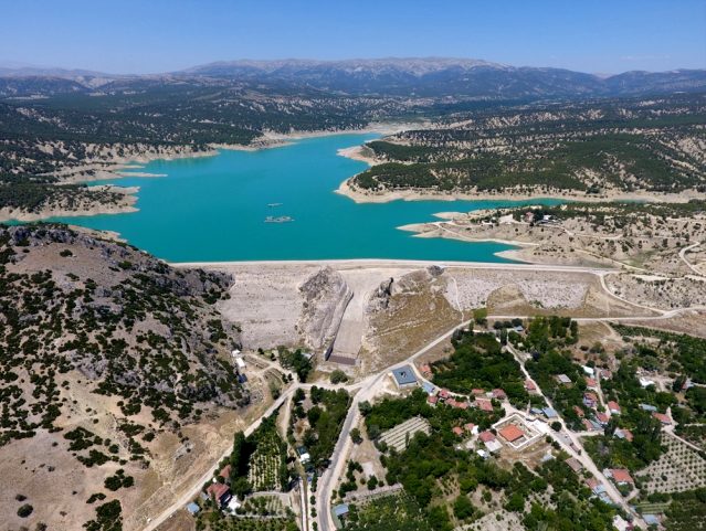 Antalya'da 458 bin 869 dekar tarım arazisi sulanmaya başladı