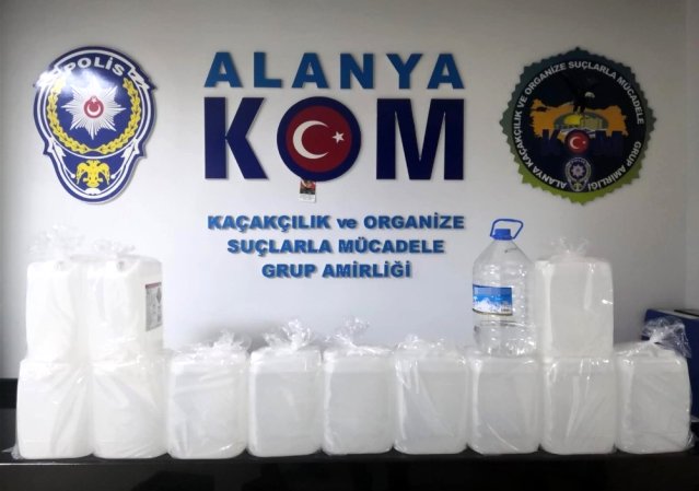 Antalya'da 60 litre etil alkol ile 2 litre sahte içki ele geçirildi