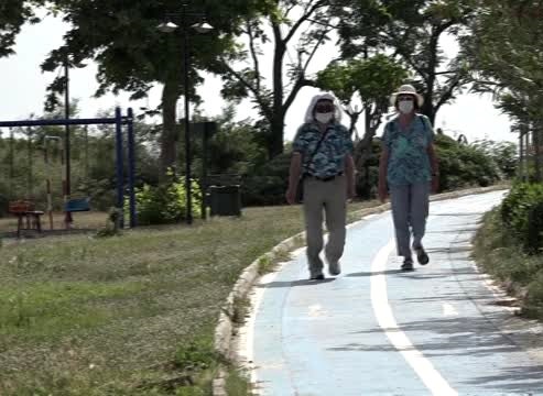 Antalya'da 65 yaş üstü aşırı sıcak nedeniyle son 2 saatte sokağa çıktı