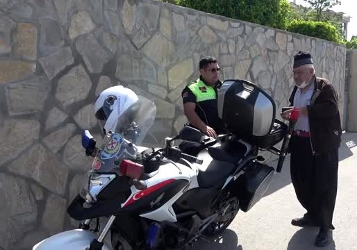Antalya'da 84 yaşındaki adam kamyonetiyle trafiği bir birine kattı