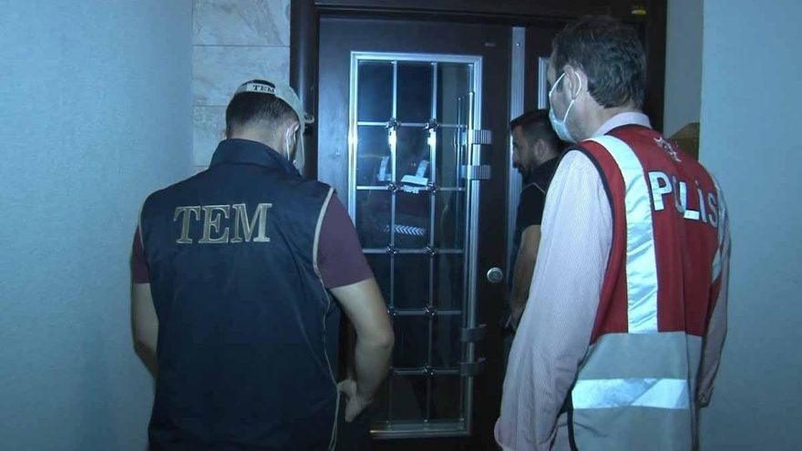 Antalya'da 9 FETÖ şüphelisi yakalandı