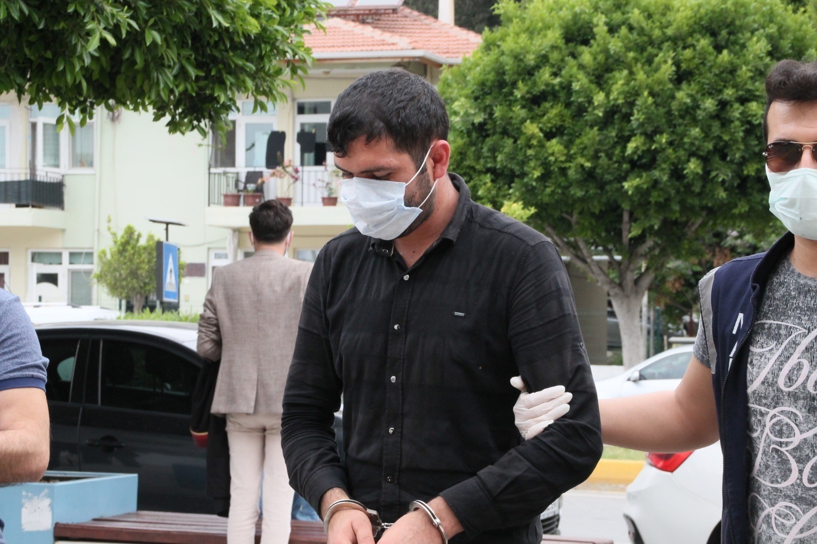 Antalya’da bir işyerinden dizüstü bilgisayar ve ses sistemi çalan şahıs, tutuklandı