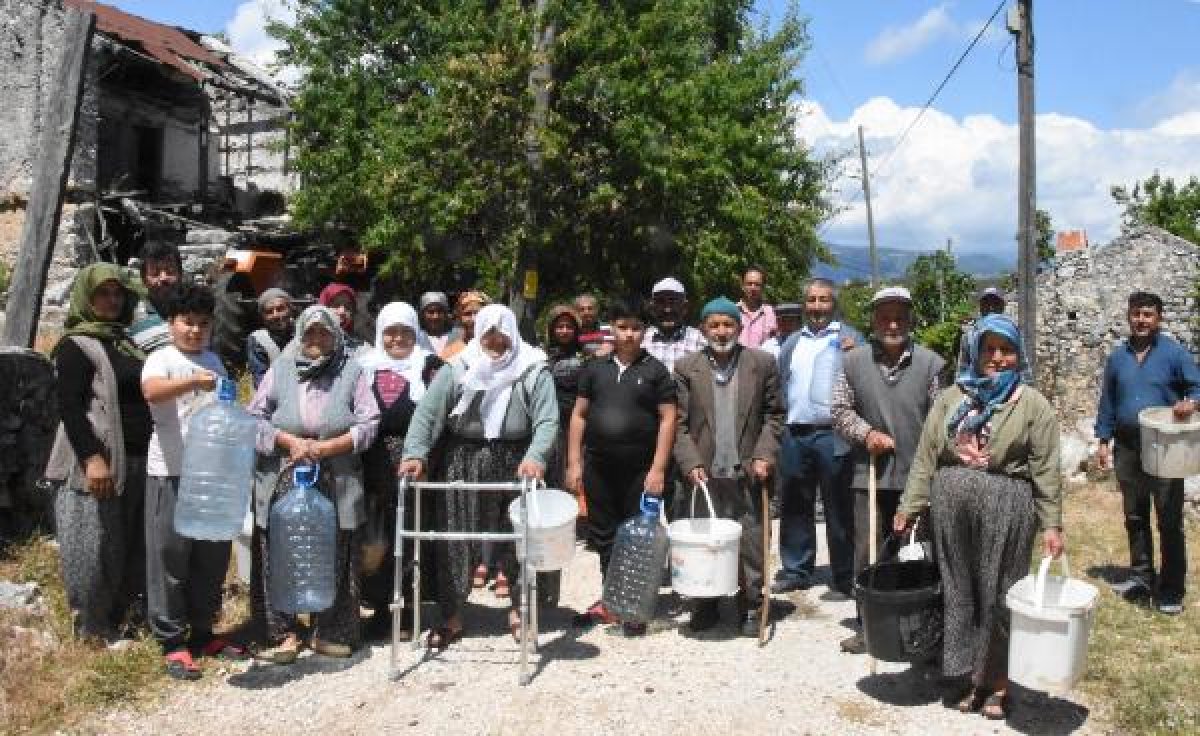 Antalya'da bir mahalle içme suyuna hasret kaldı