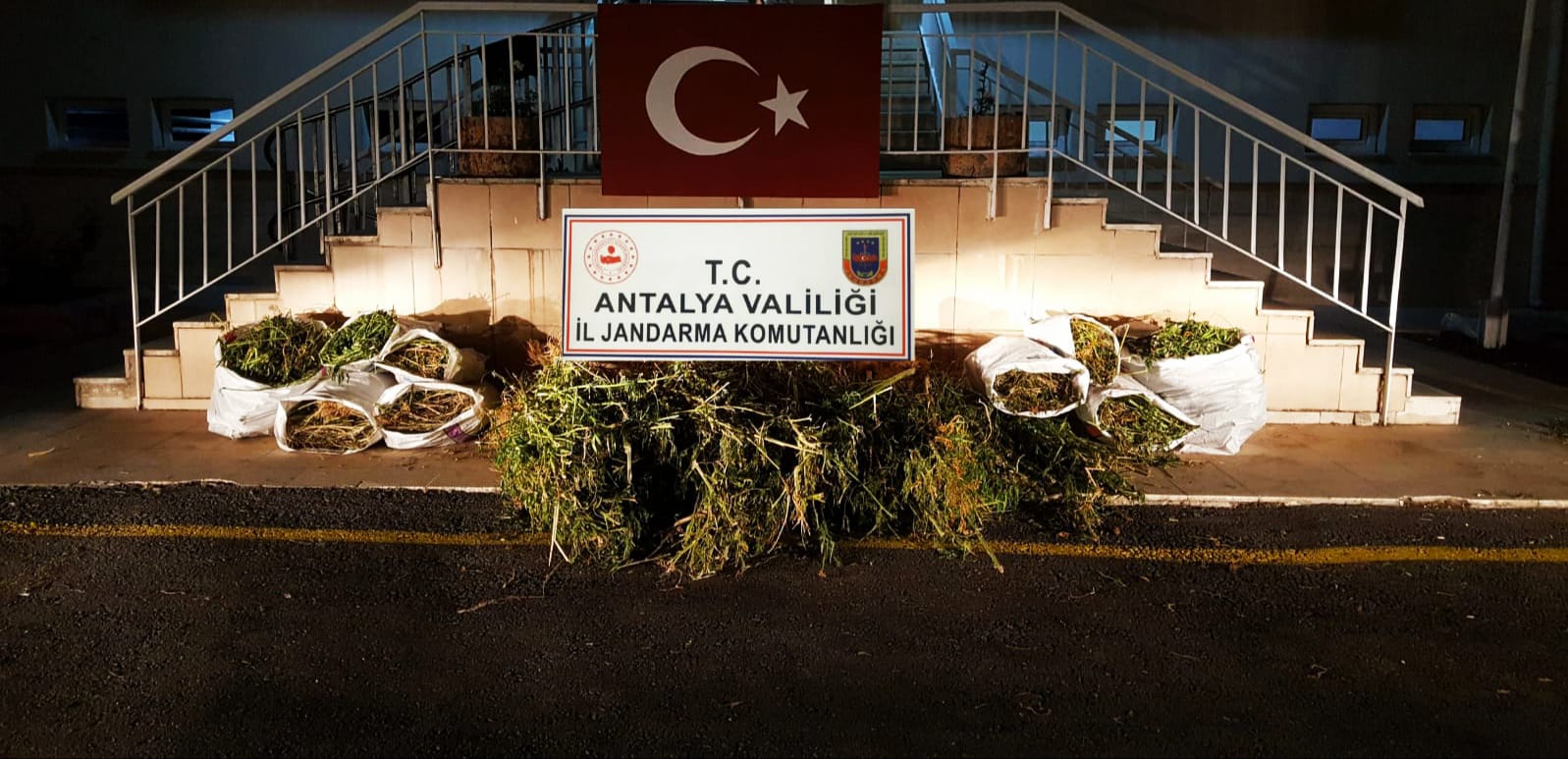 Antalya'da Büyük Uyuşturucu Operasyonu!
