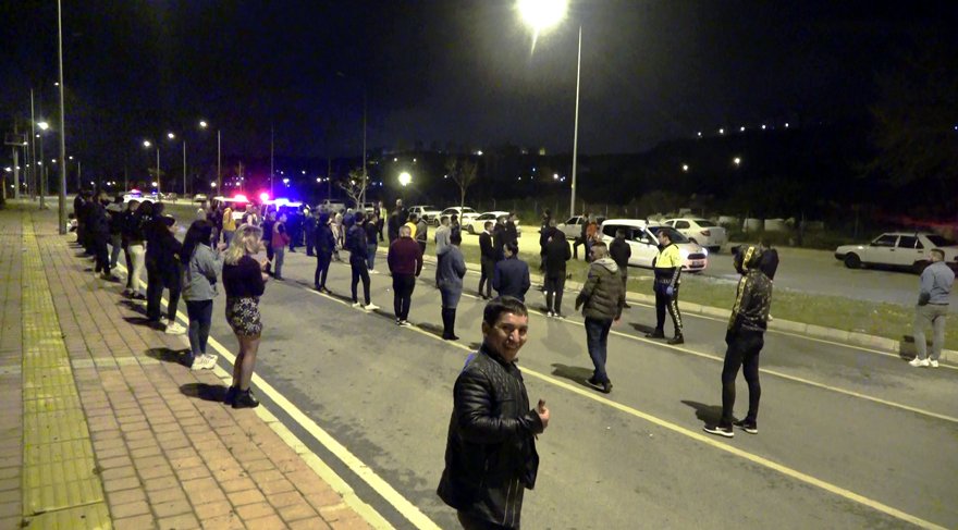 Antalya’da dansözlü drift partisine polis baskını: 51 kişiye ceza
