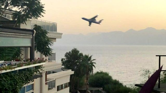 Antalya'da denize yakın uçuşuyla korkutan Rus pilot, kuleyi yanlış anlamış