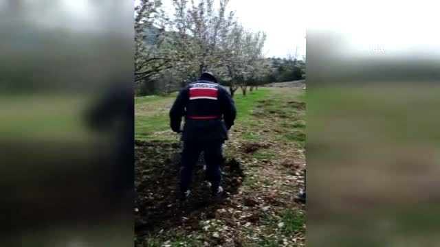 Antalya'da evinden çıkamayan çiftçinin tarlasını jandarma çapaladı