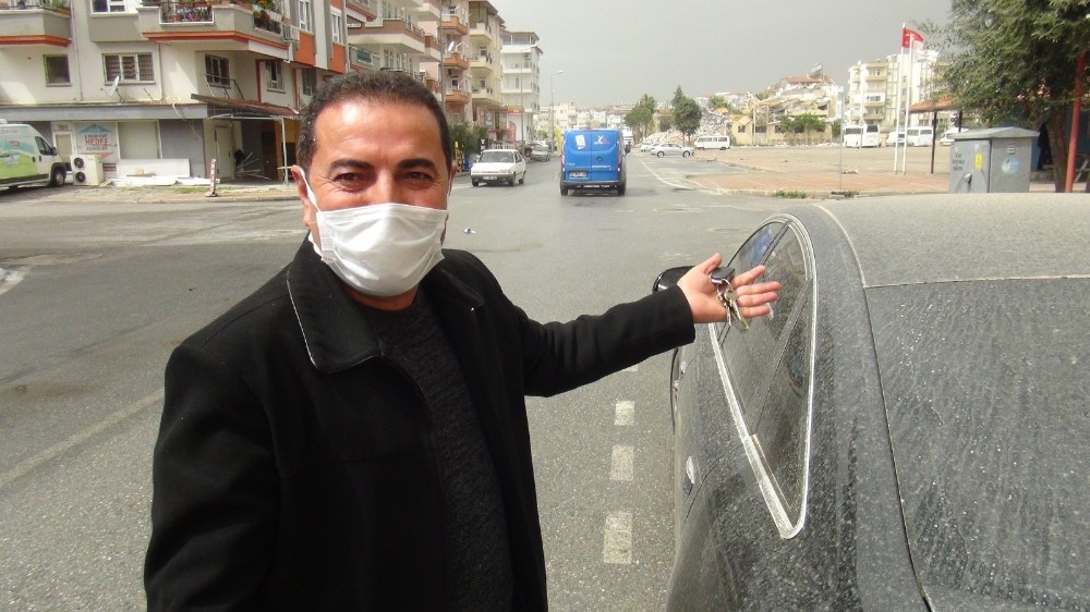 Antalya’da gece saatlerinde kısa yağmur geçişleriyle beraber çamur yağdı